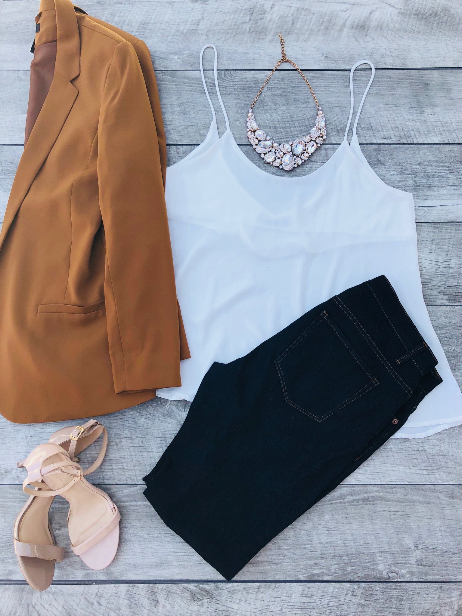 How to wear Vivacious Statement Necklaces