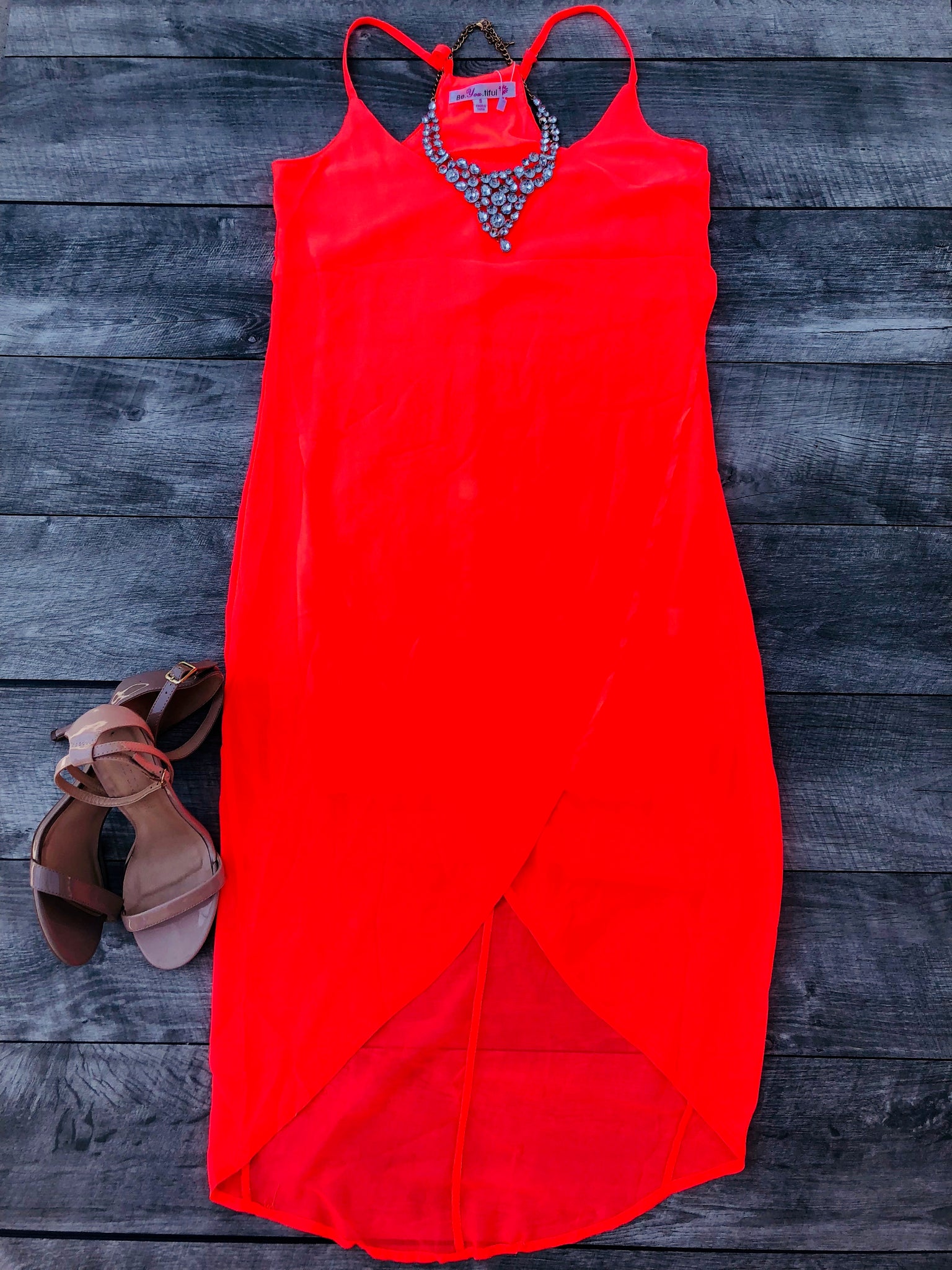 How to wear Vivacious Statement Necklaces